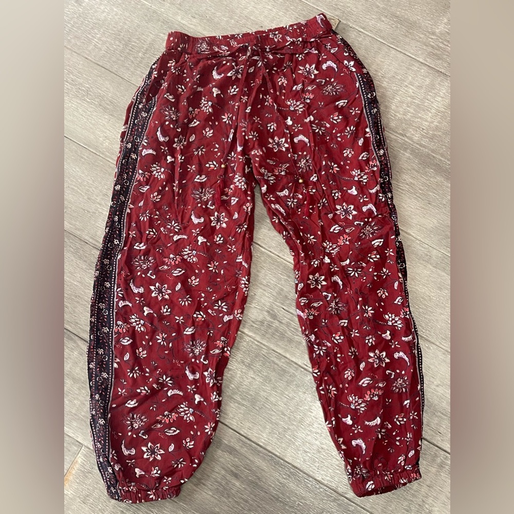 Angie Red Patterned Pants Size Small